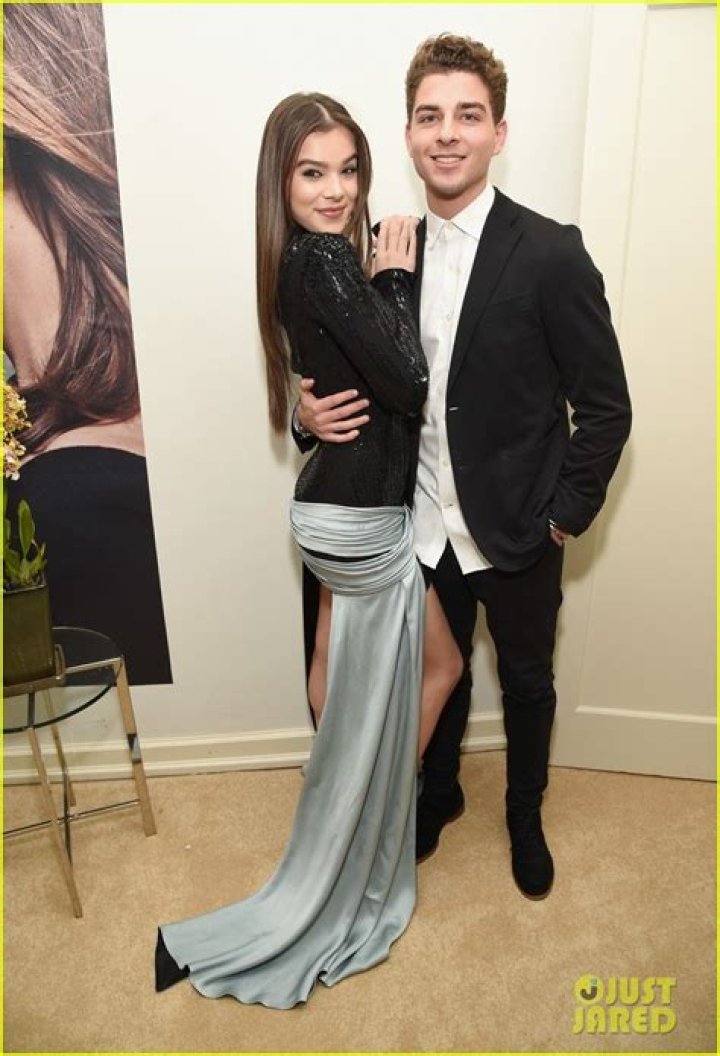 Hailee Steinfeld dated Cameron Smoller.