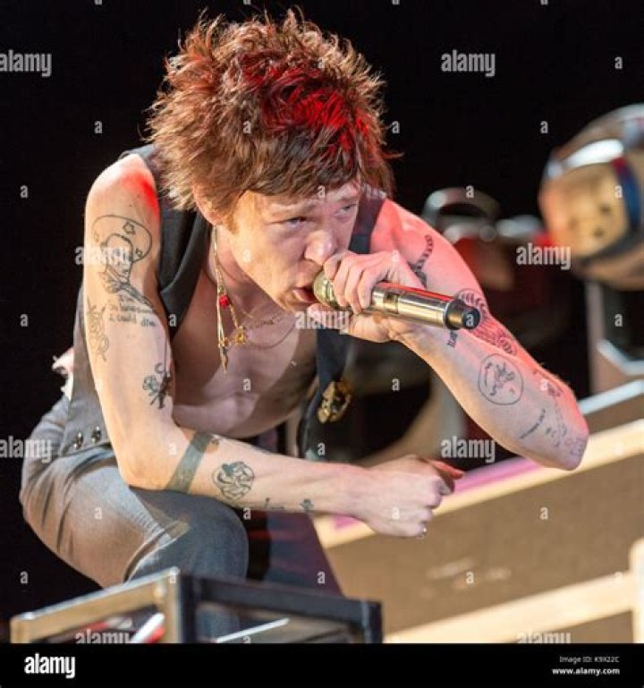 Matt Shultz performing live