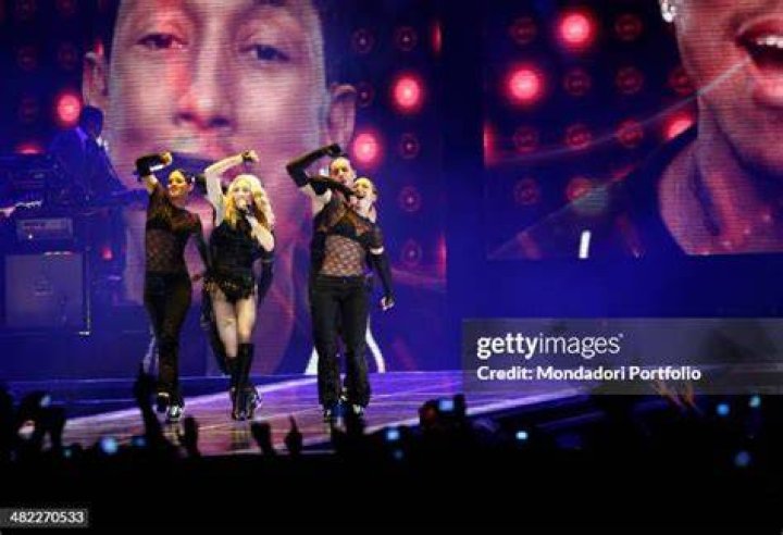 Pharrell Madonna Live
